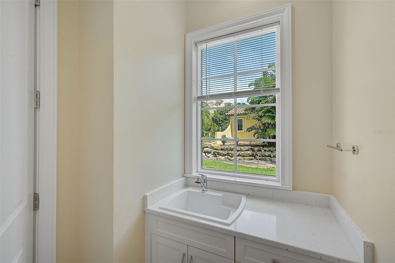 360 N POINT RD, OSPREY, FL, 34229