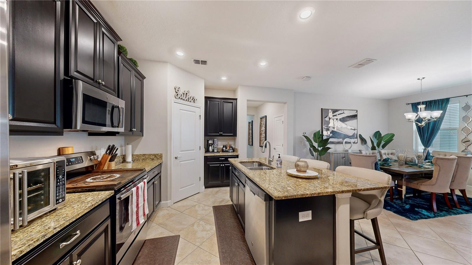 11875 SUNBURST MARBLE RD, RIVERVIEW, FL, 33579