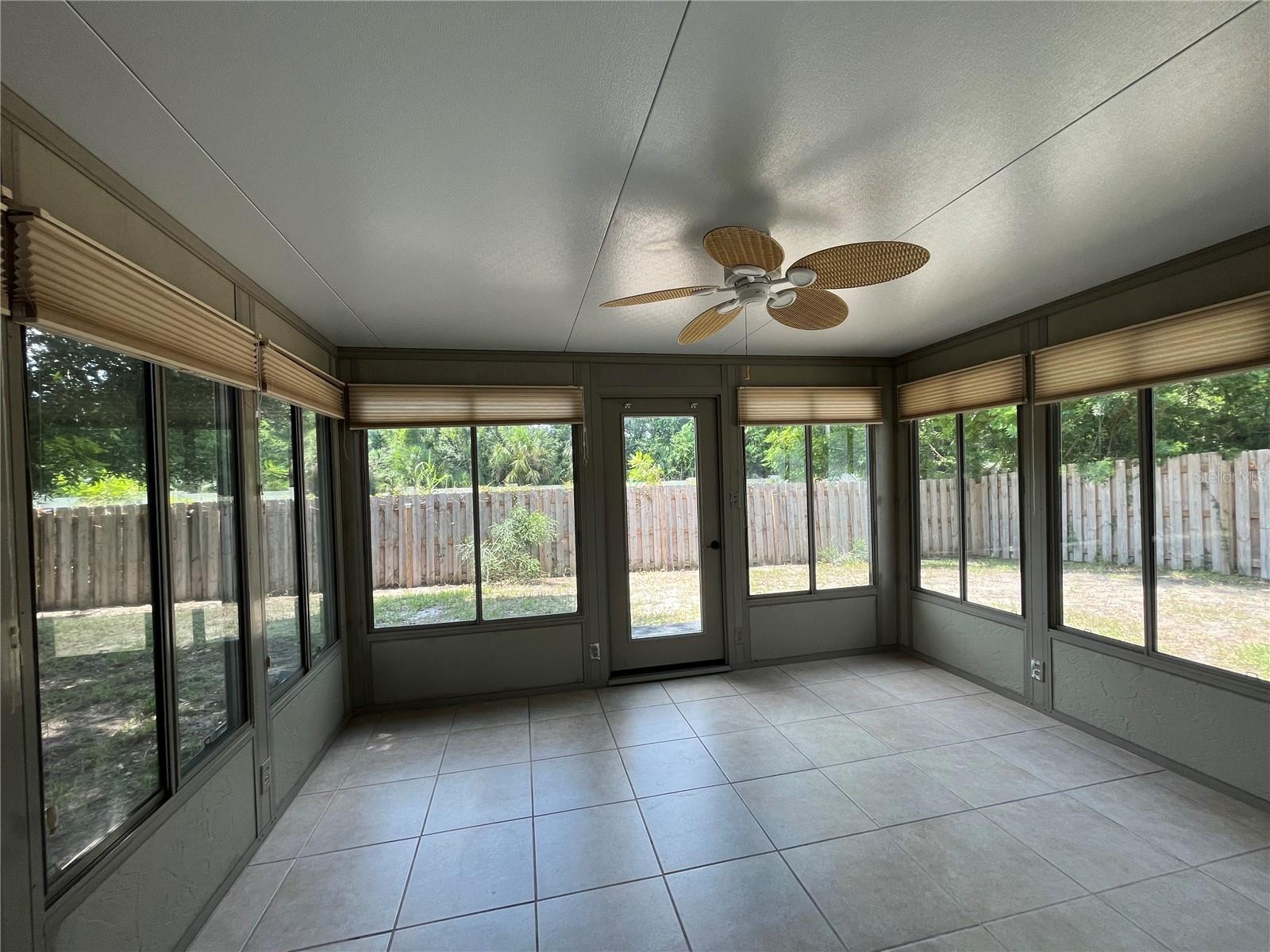 906 SOUTHERN PINE LN, SARASOTA, FL, 34243