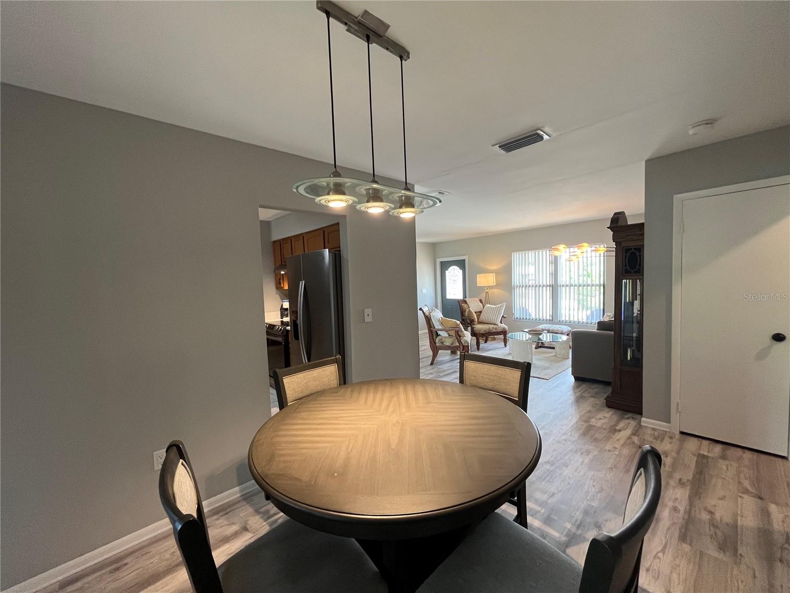 906 SOUTHERN PINE LN, SARASOTA, FL, 34243