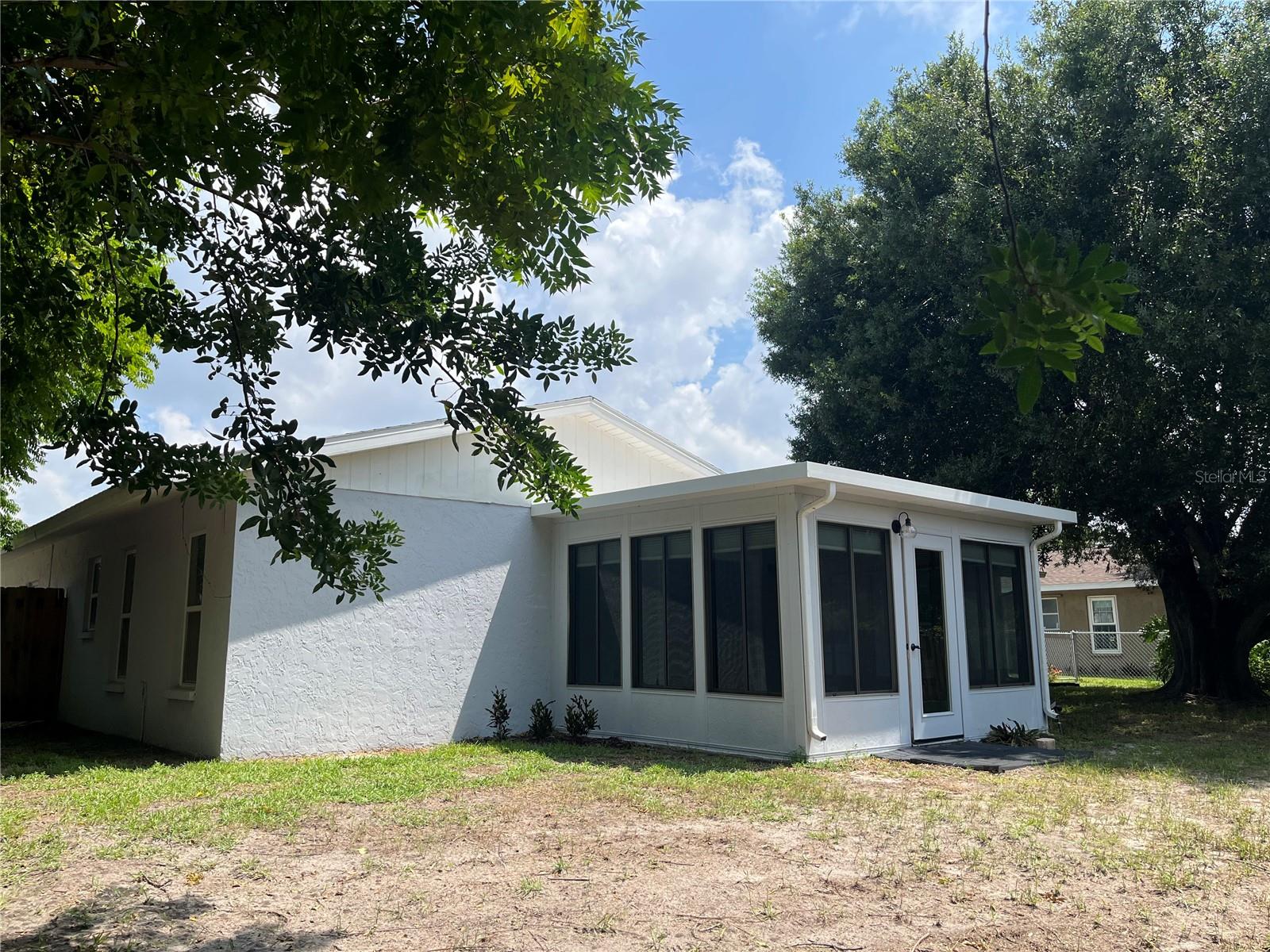 906 SOUTHERN PINE LN, SARASOTA, FL, 34243