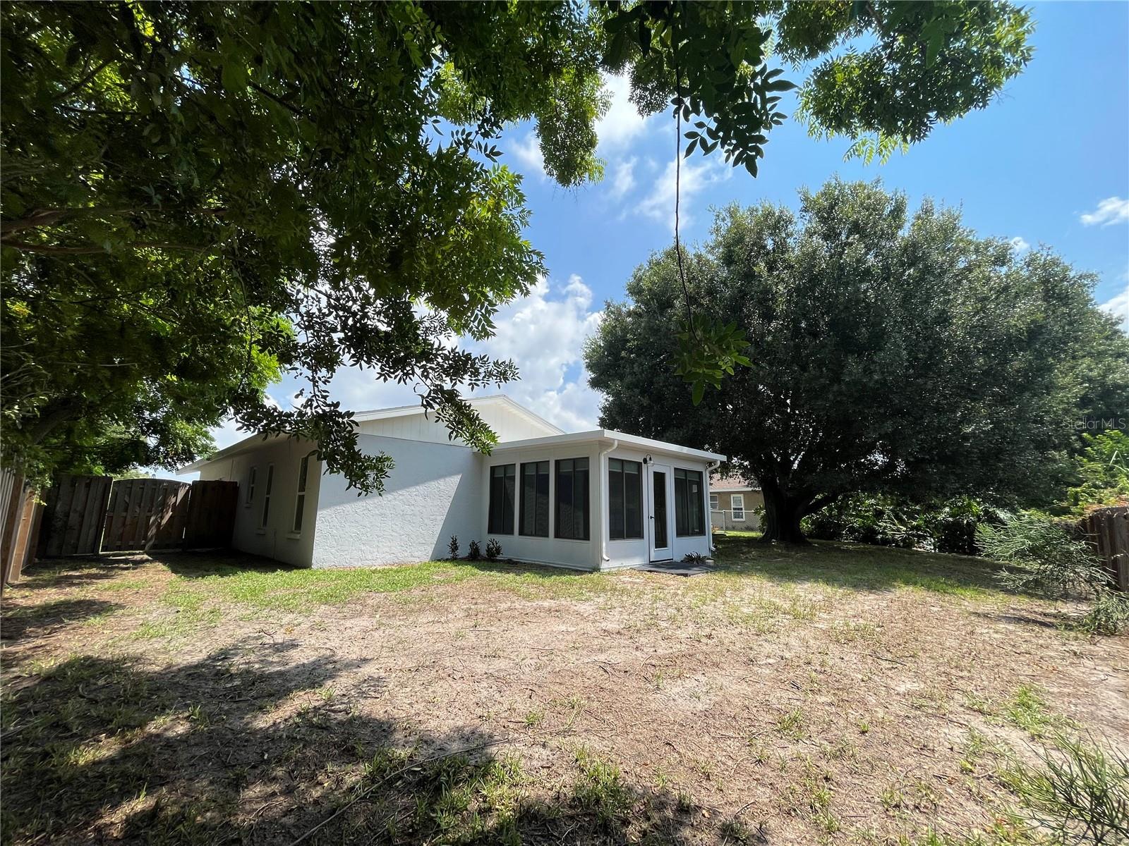 906 SOUTHERN PINE LN, SARASOTA, FL, 34243