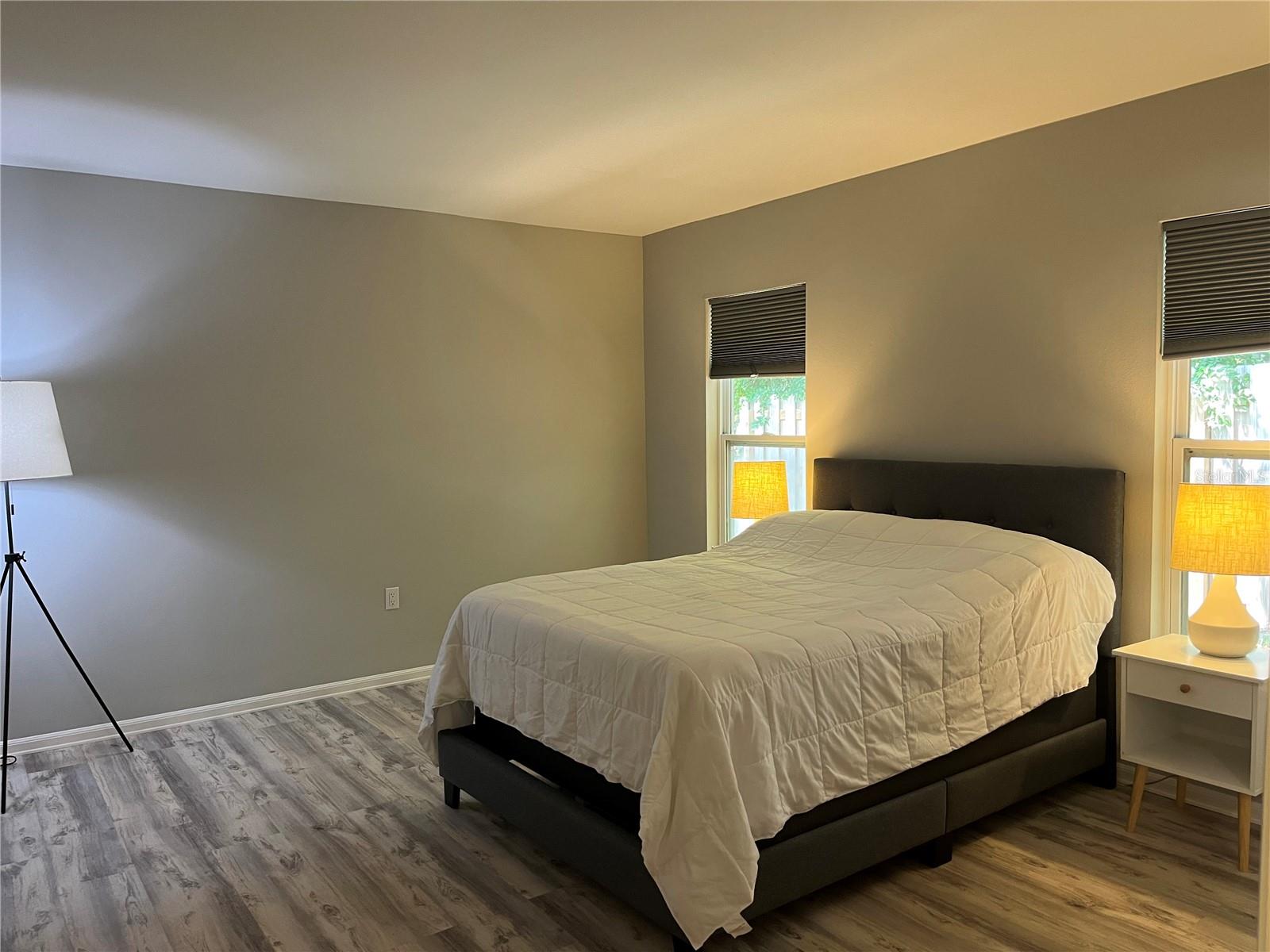 906 SOUTHERN PINE LN, SARASOTA, FL, 34243