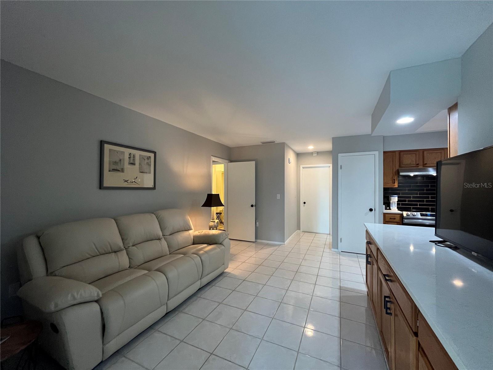 906 SOUTHERN PINE LN, SARASOTA, FL, 34243