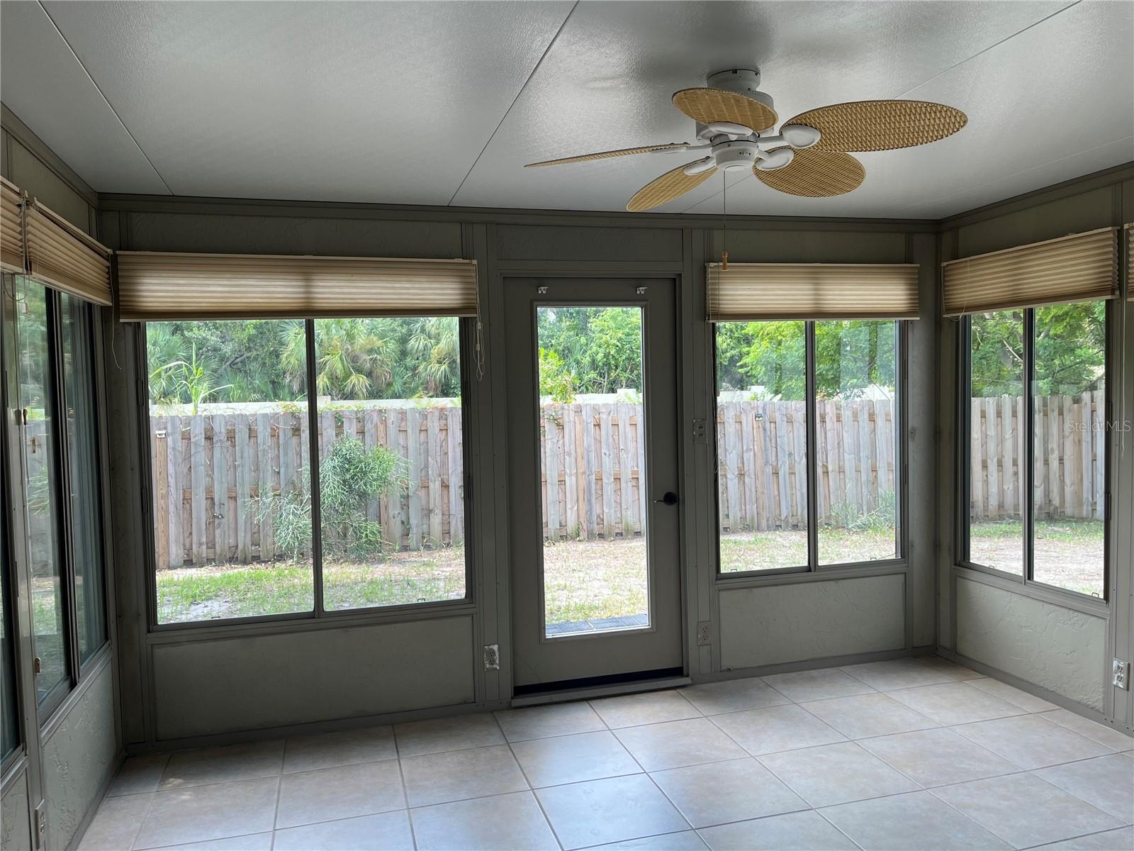 906 SOUTHERN PINE LN, SARASOTA, FL, 34243