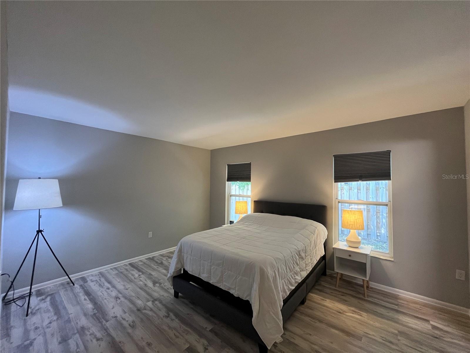 906 SOUTHERN PINE LN, SARASOTA, FL, 34243