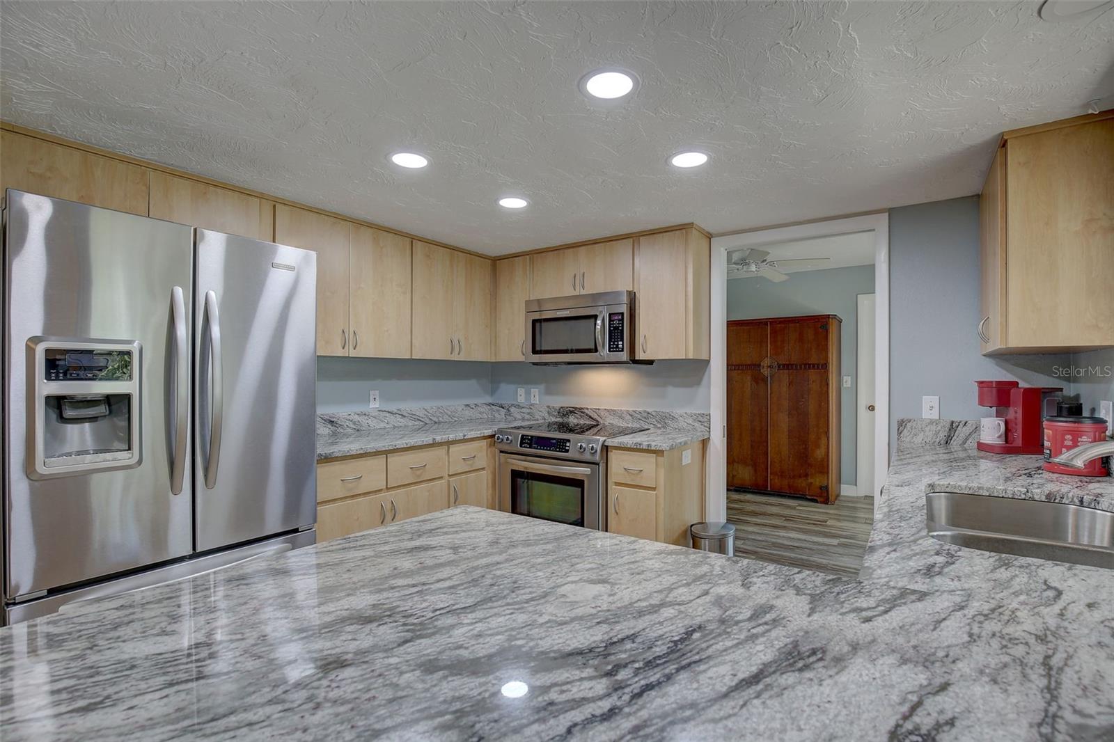 2098 SWAN LN, SAFETY HARBOR, FL, 34695