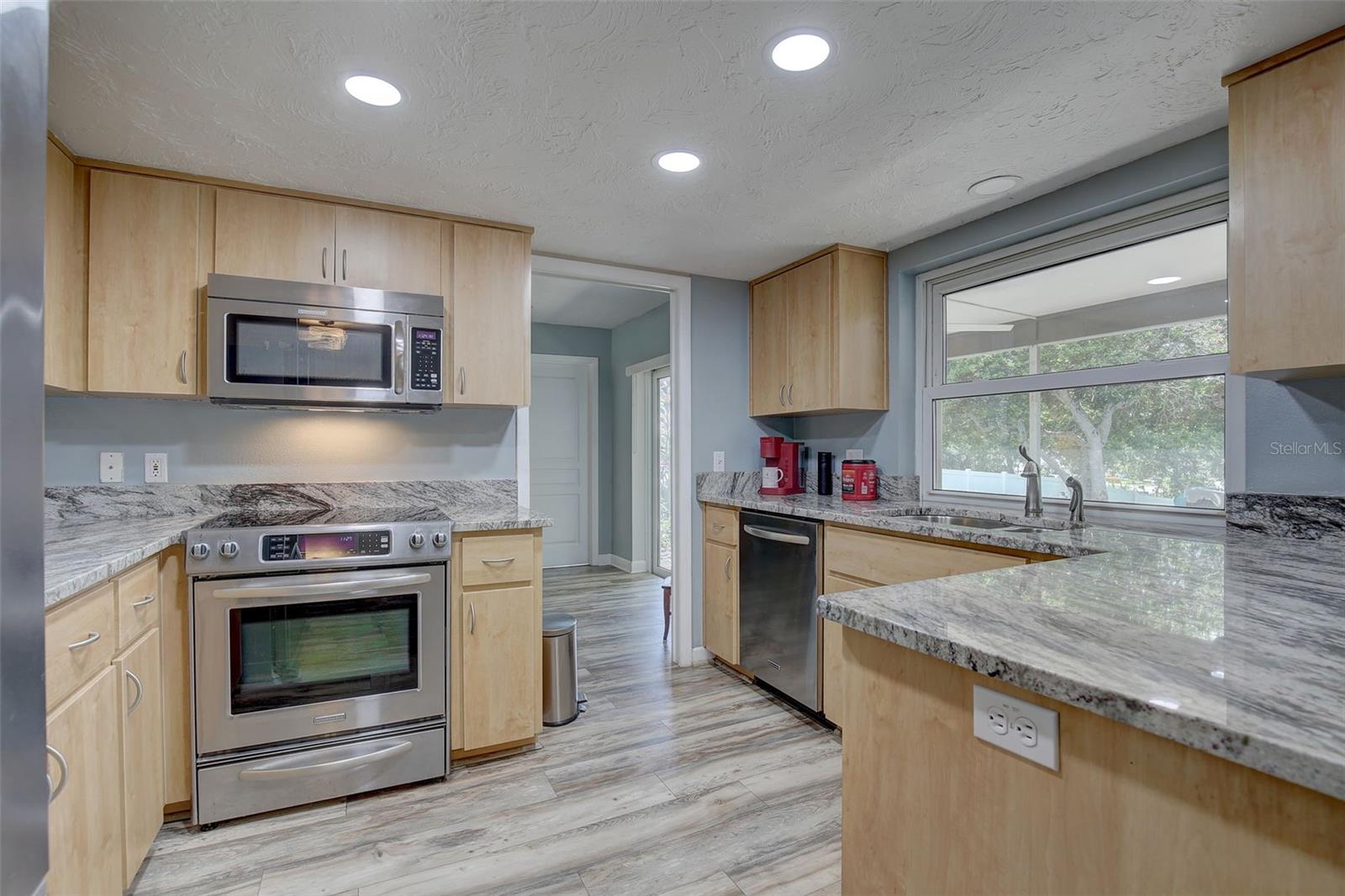 2098 SWAN LN, SAFETY HARBOR, FL, 34695
