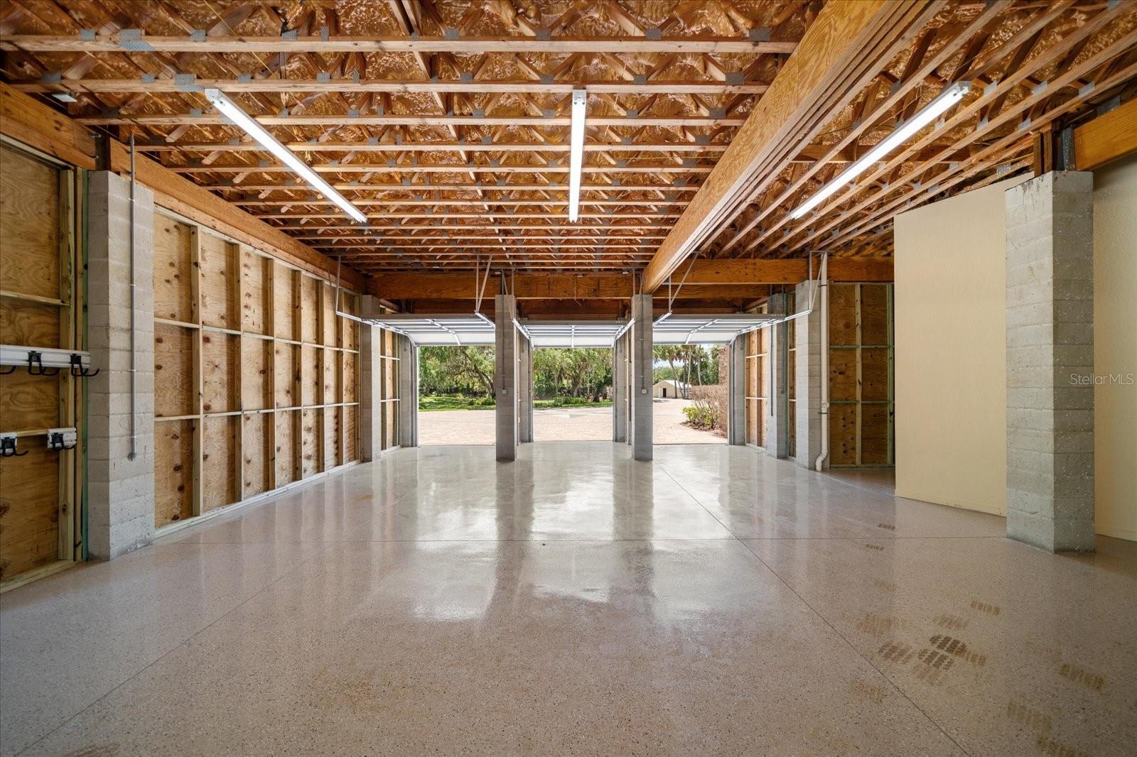 U8251103 Property Photo