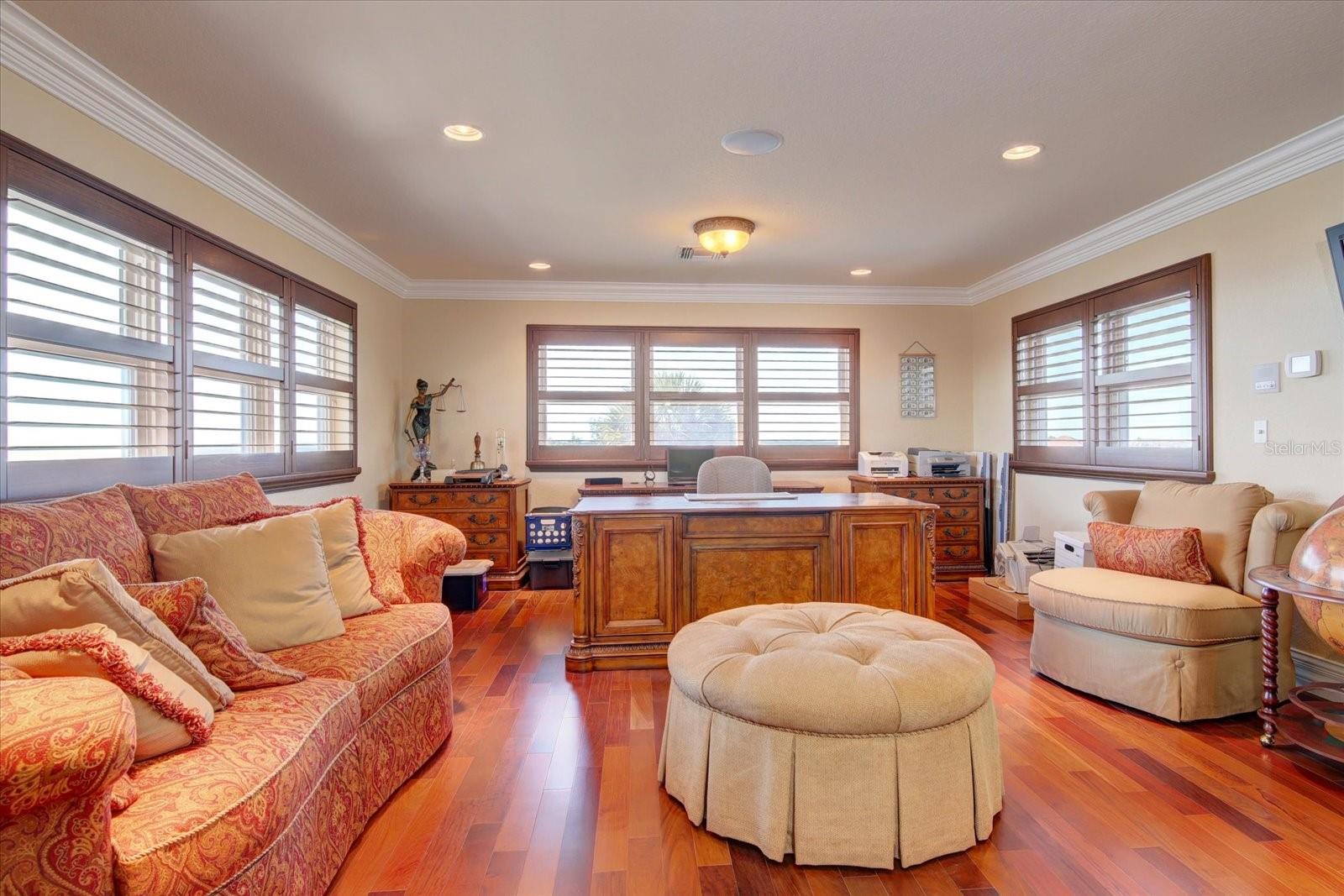 U8251103 Property Photo