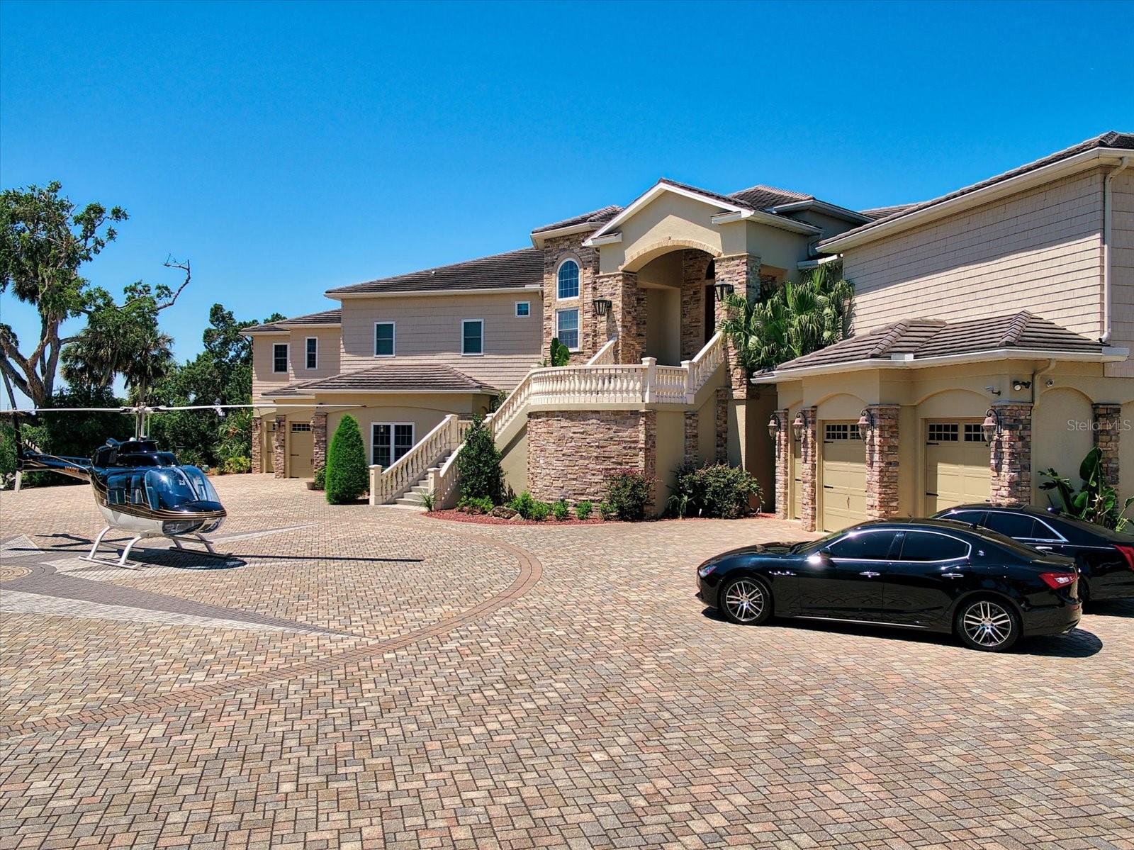 U8251103 Property Photo