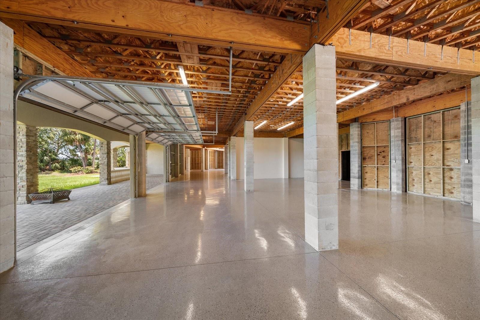 U8251103 Property Photo