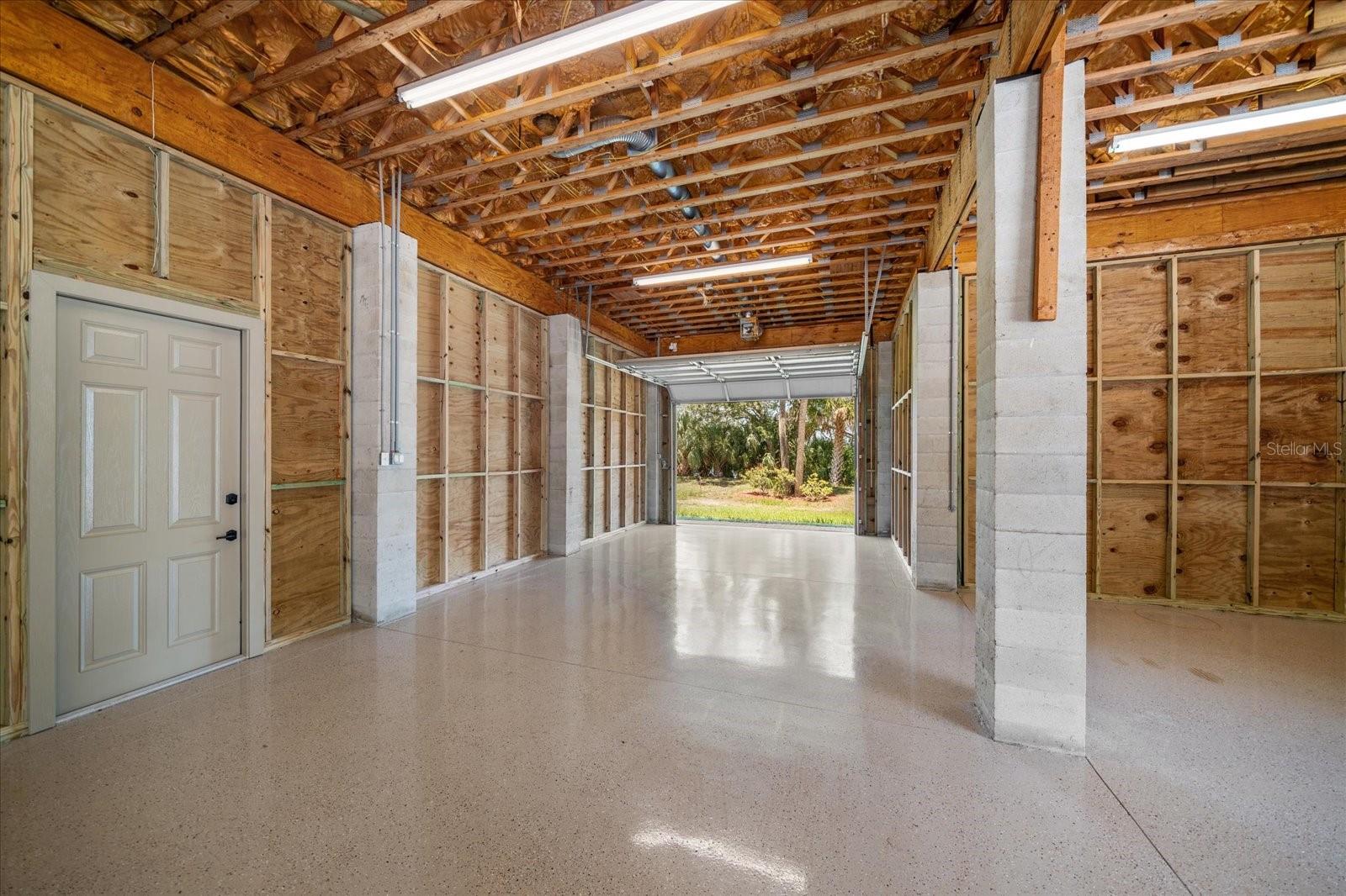 U8251103 Property Photo