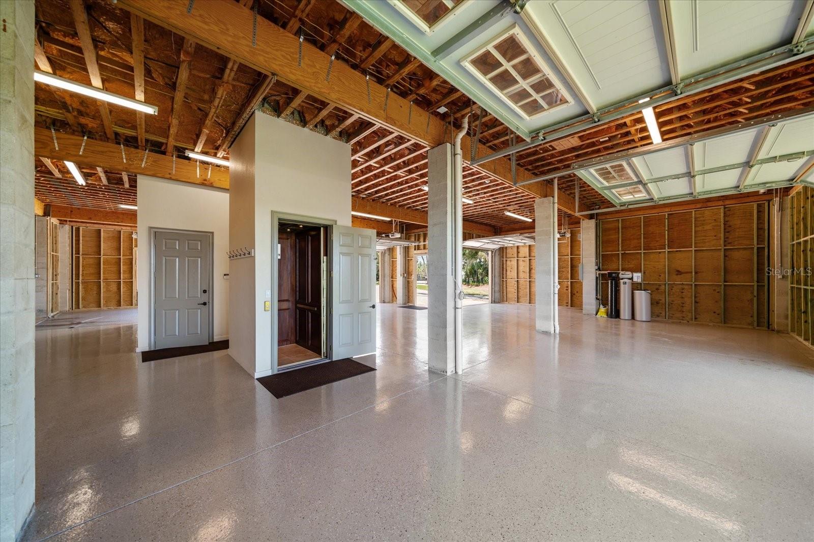 U8251103 Property Photo