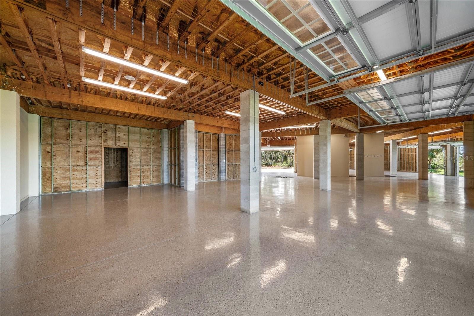 U8251103 Property Photo