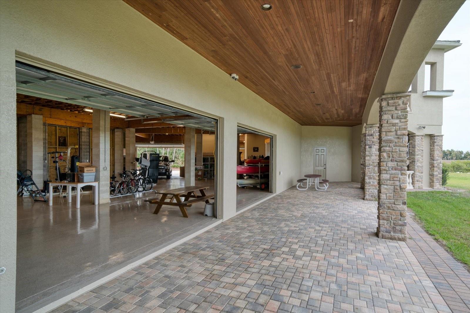 U8251103 Property Photo