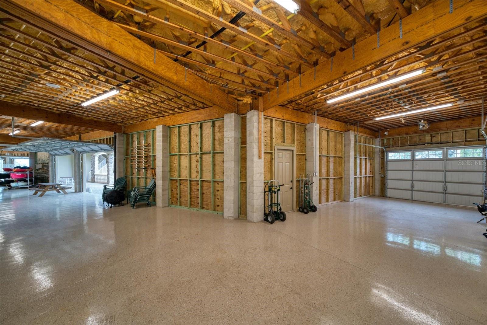 U8251103 Property Photo