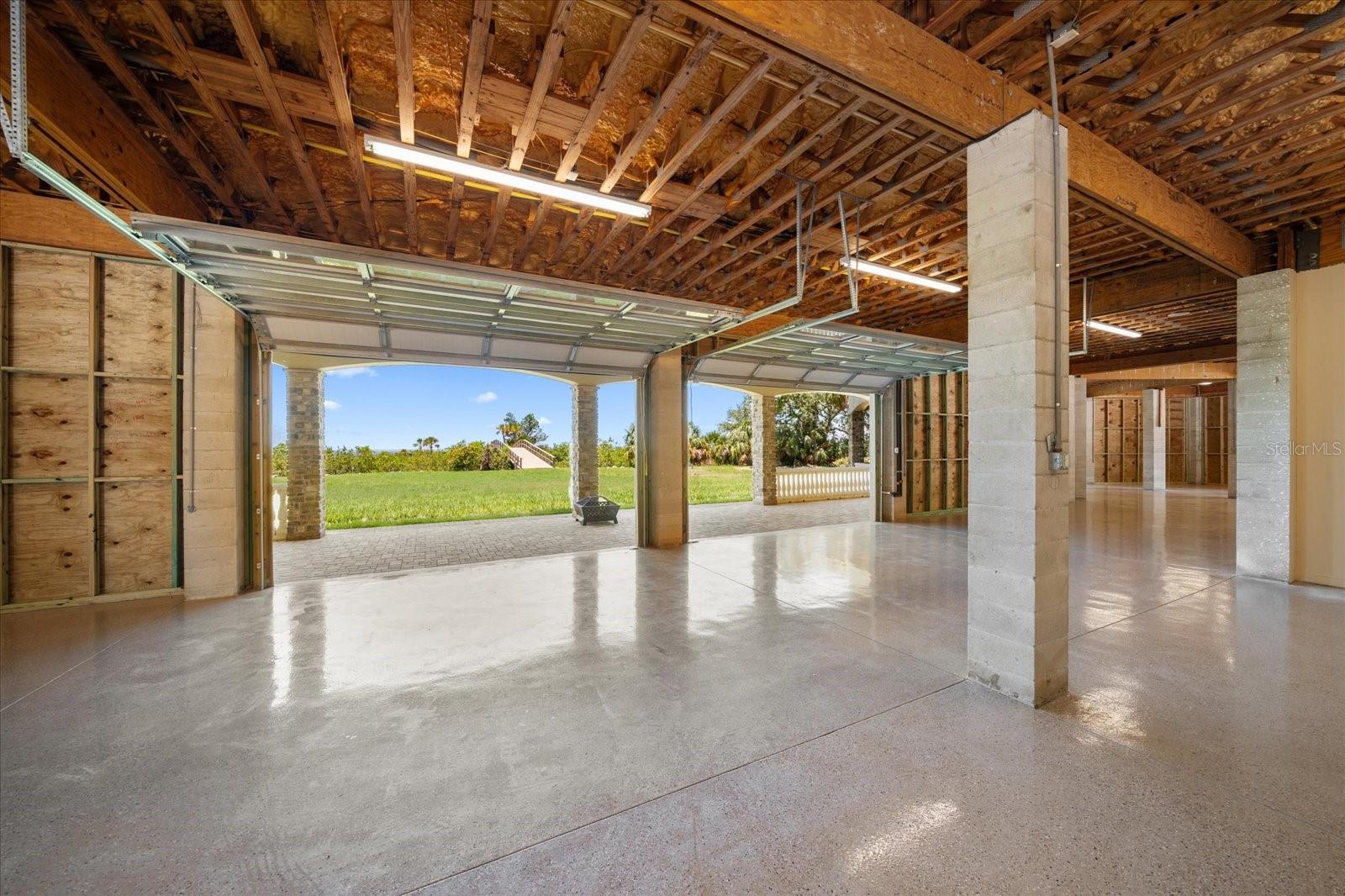 U8251103 Property Photo