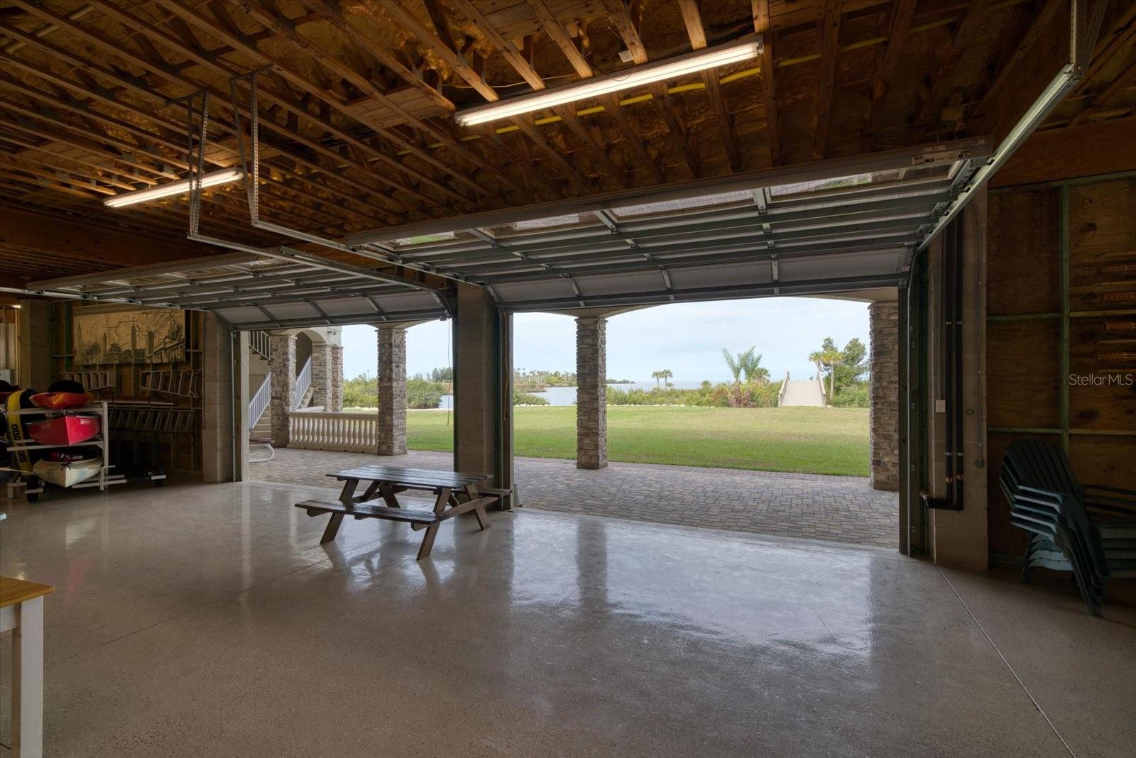 U8251103 Property Photo