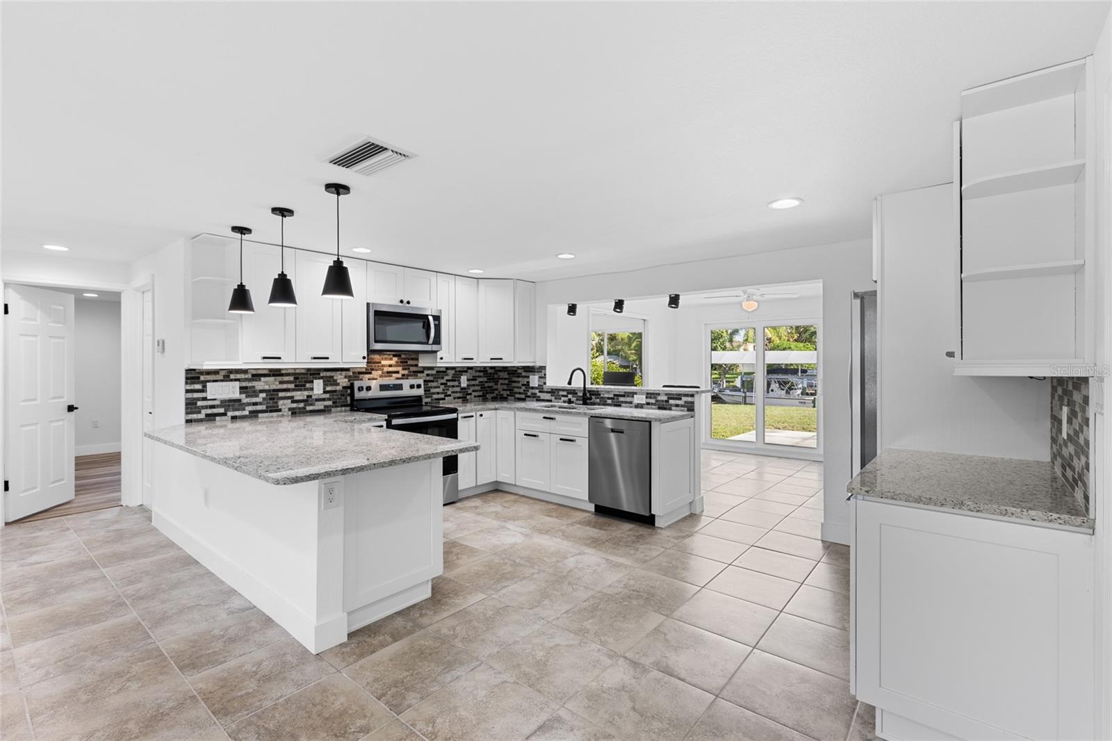 130 CONCORD DR NE, PORT CHARLOTTE, FL, 33952
