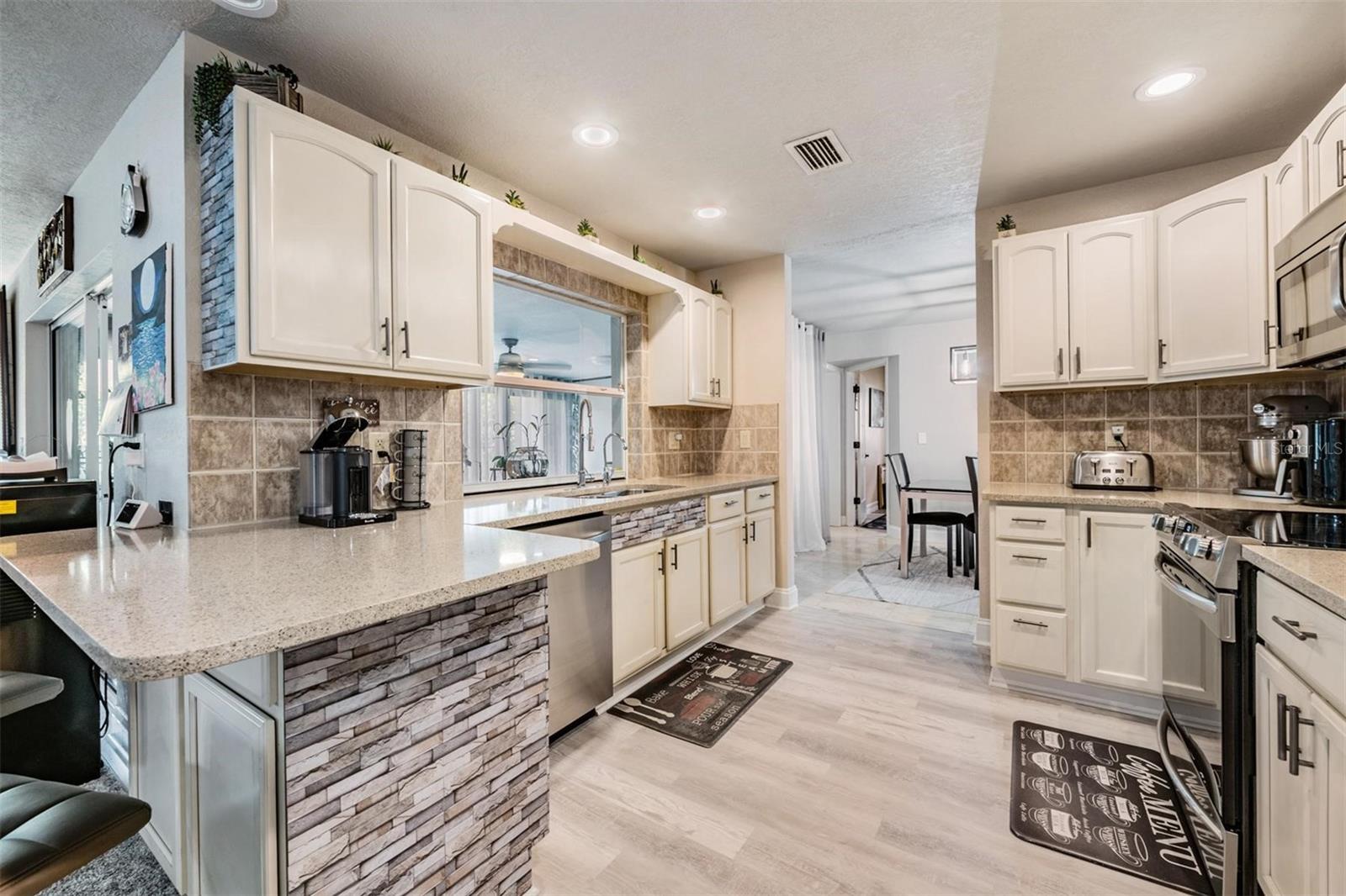 2289 REPUBLIC DR, DUNEDIN, FL, 34698