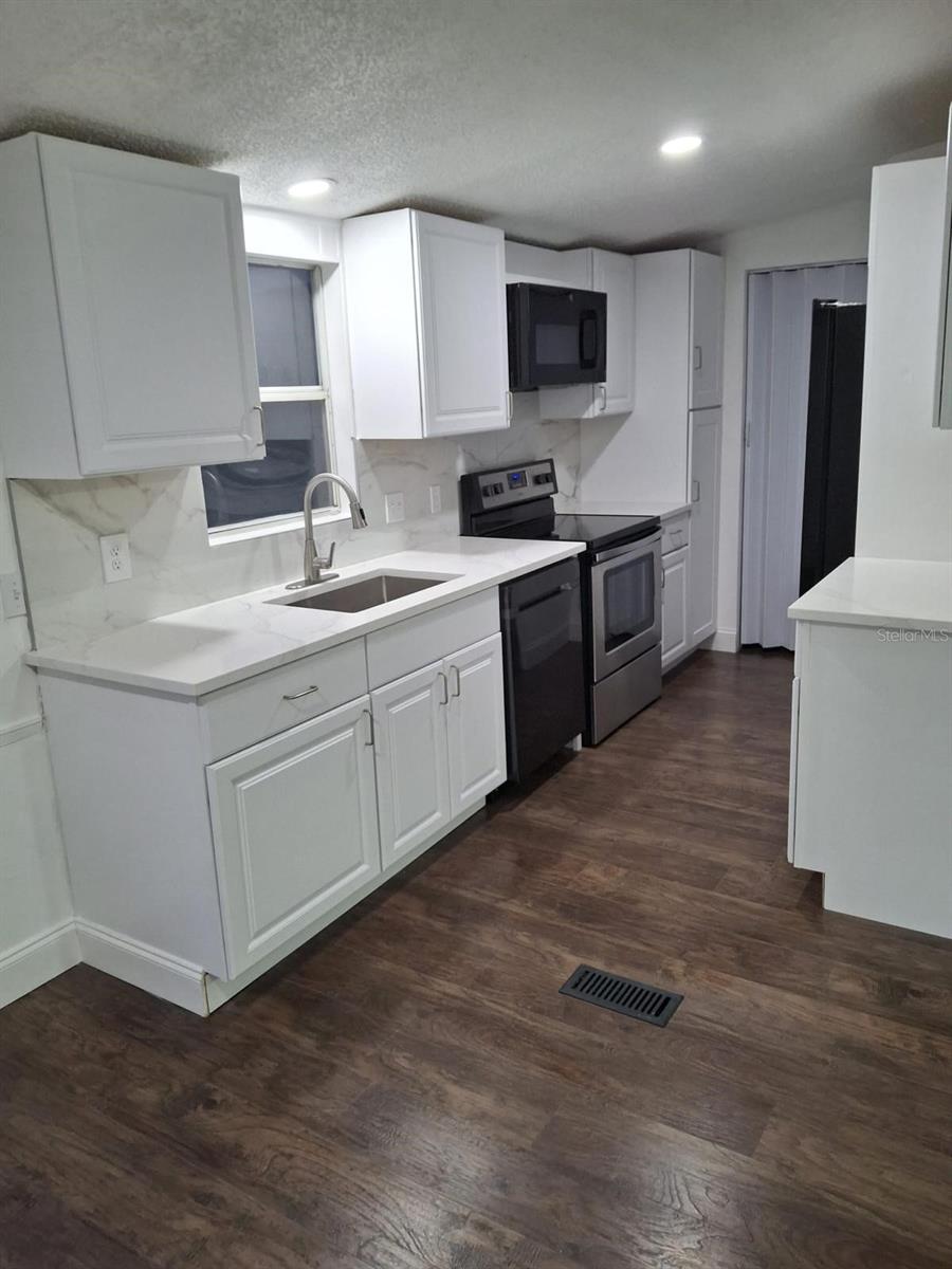 9910 NW 37TH CT, BRANFORD, FL, 32008