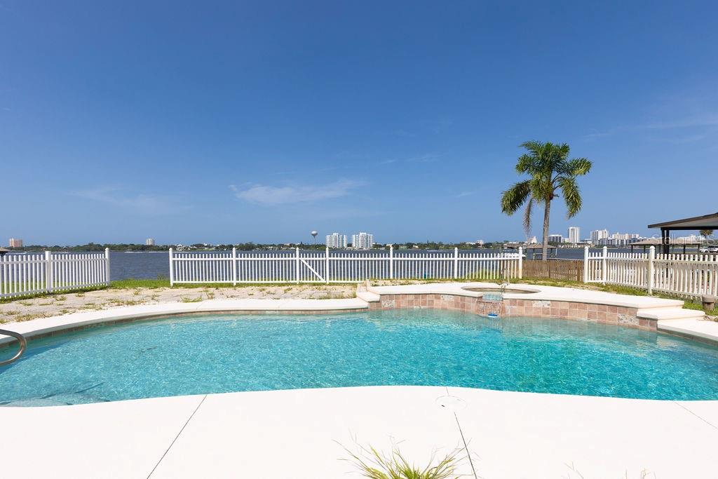 399 SILVER BEACH DR, DAYTONA BEACH, FL, 32117