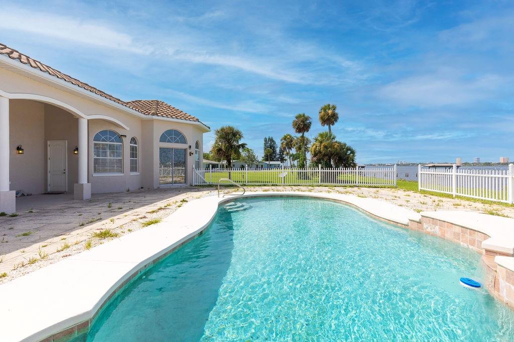 399 SILVER BEACH DR, DAYTONA BEACH, FL, 32117