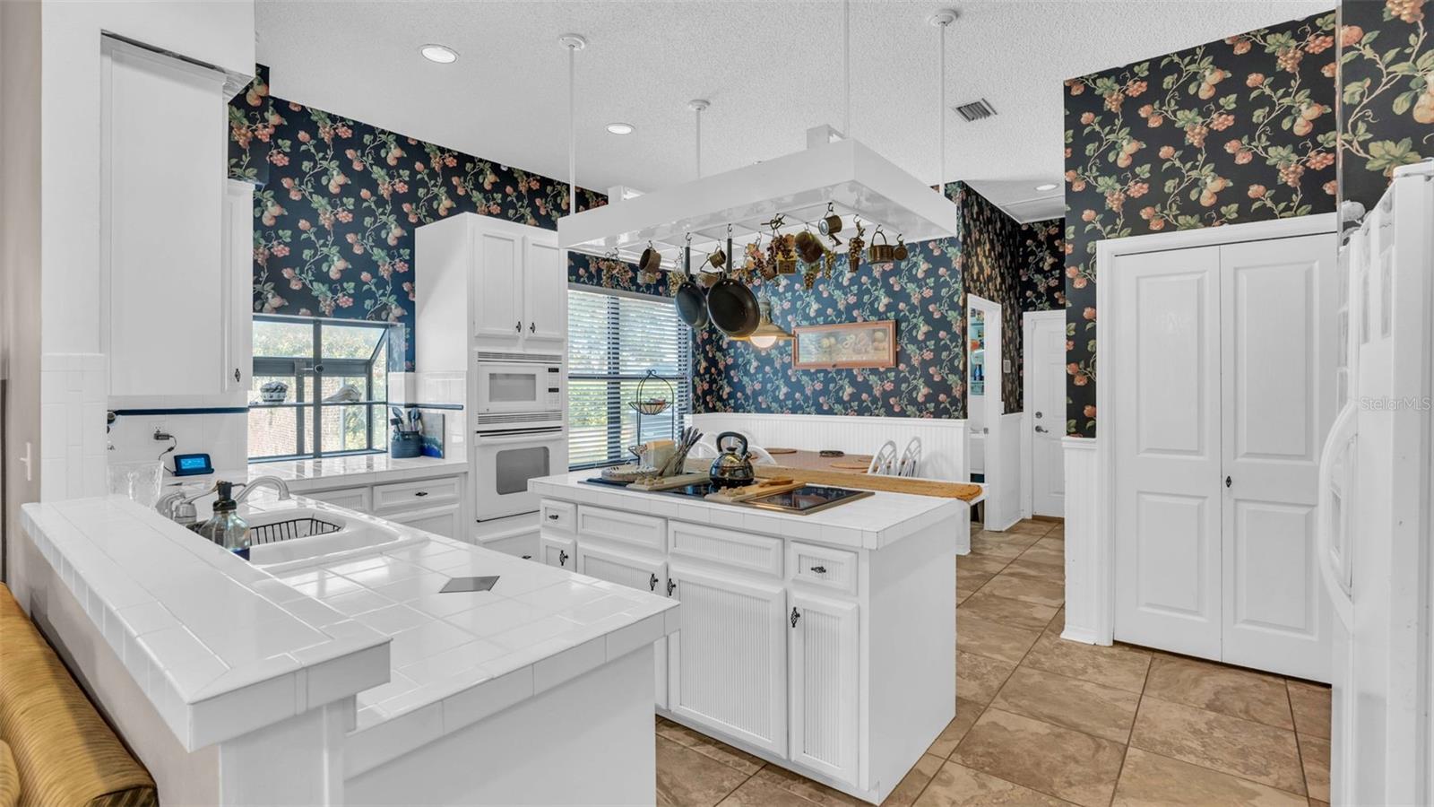 3904 CHEVERLY DR E, LAKELAND, FL, 33813