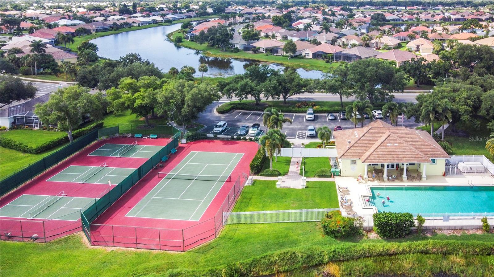 490 LAKE OF THE WOODS DR, VENICE, FL, 34293