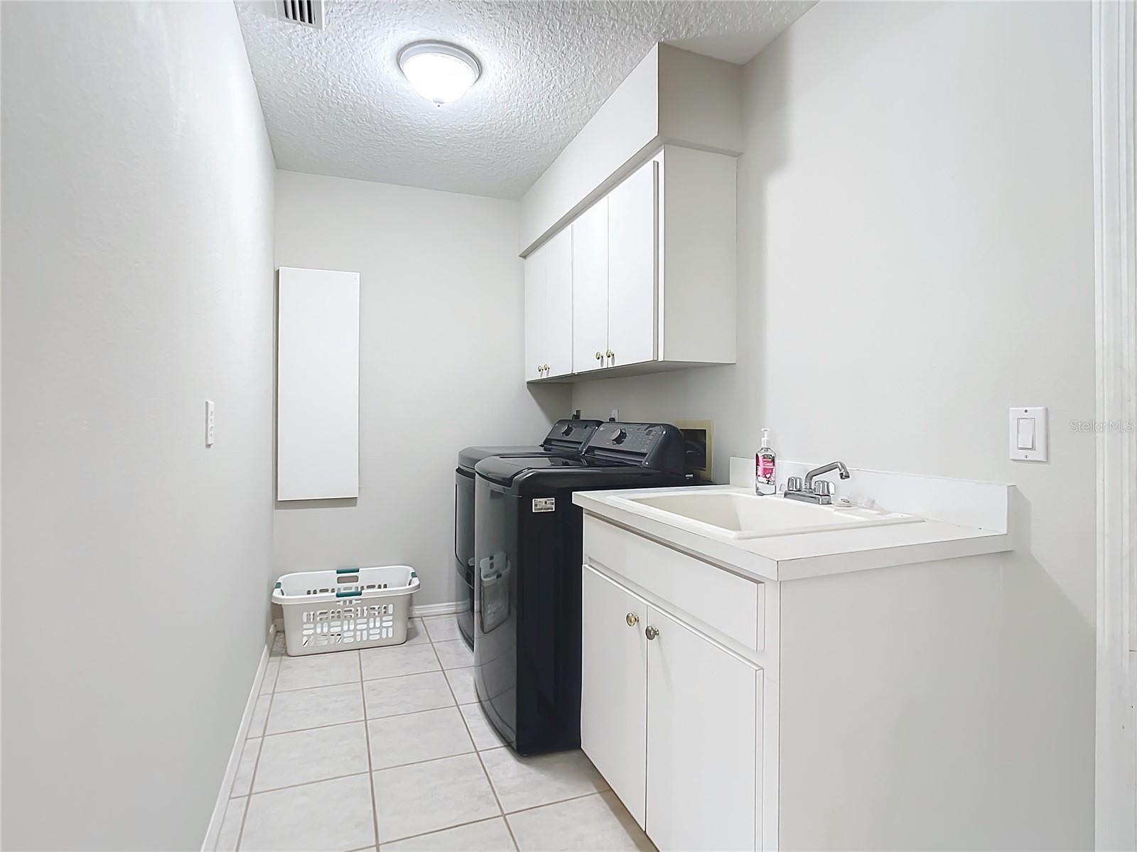 490 LAKE OF THE WOODS DR, VENICE, FL, 34293