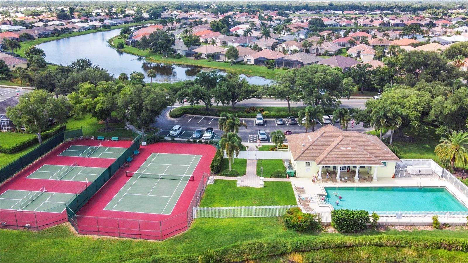 490 LAKE OF THE WOODS DR, VENICE, FL, 34293