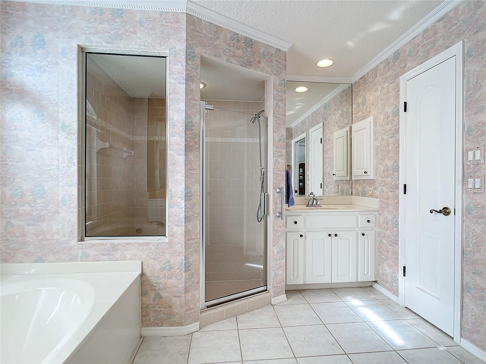 490 LAKE OF THE WOODS DR, VENICE, FL, 34293