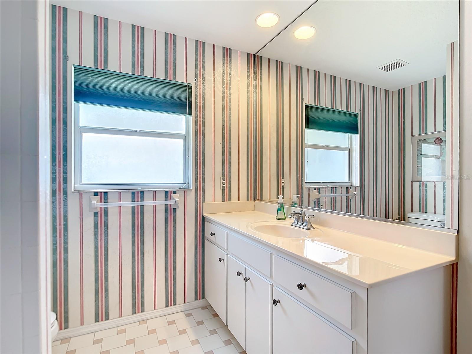 490 LAKE OF THE WOODS DR, VENICE, FL, 34293