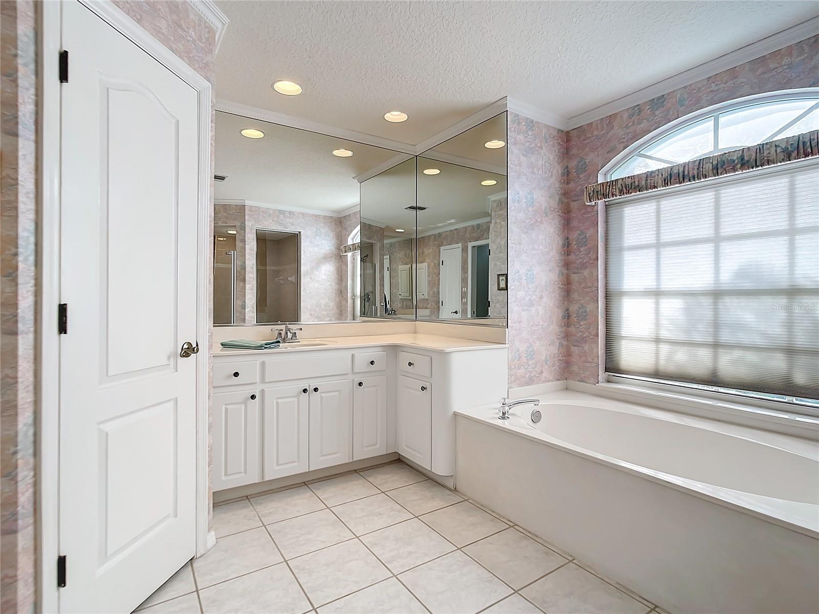 490 LAKE OF THE WOODS DR, VENICE, FL, 34293
