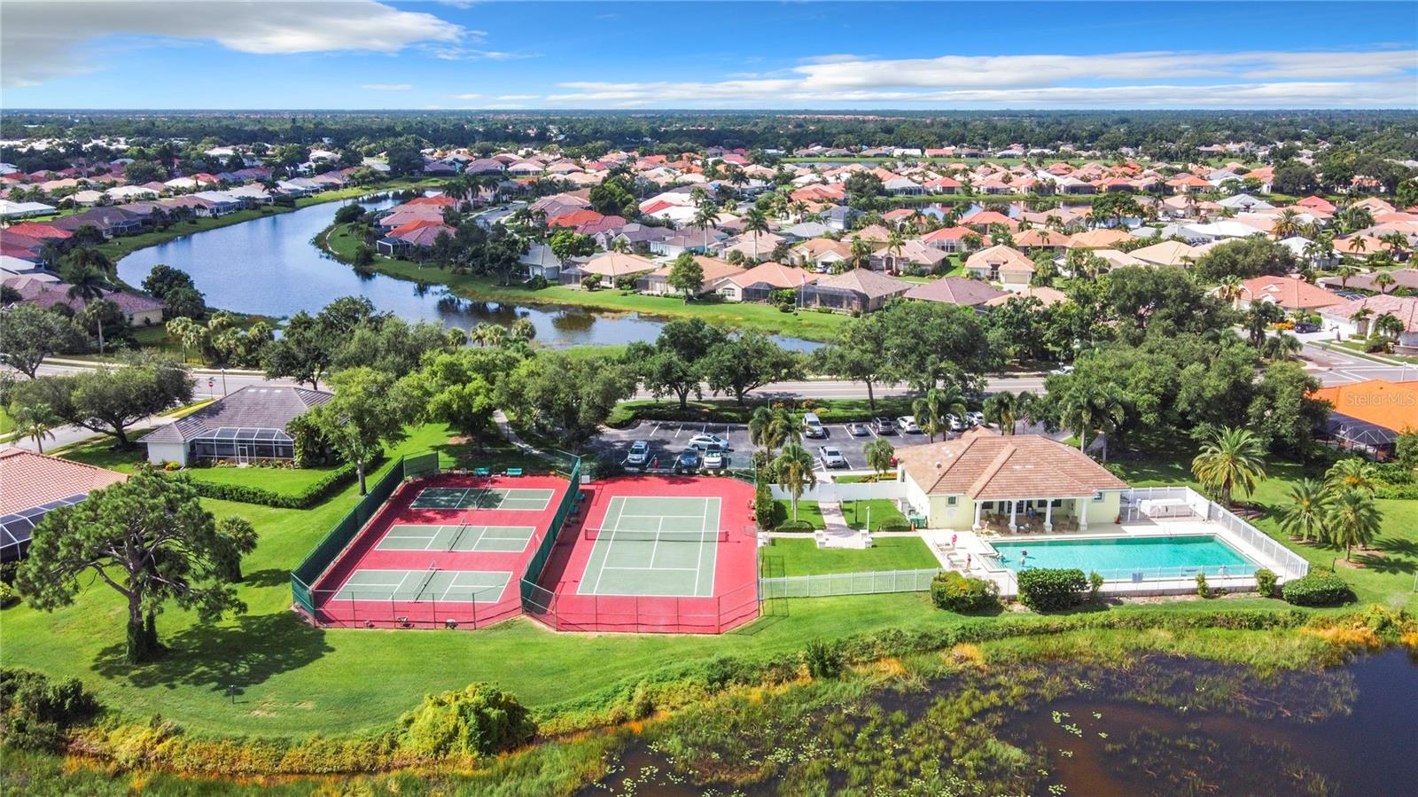 490 LAKE OF THE WOODS DR, VENICE, FL, 34293
