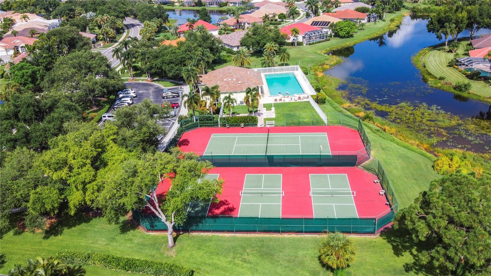490 LAKE OF THE WOODS DR, VENICE, FL, 34293