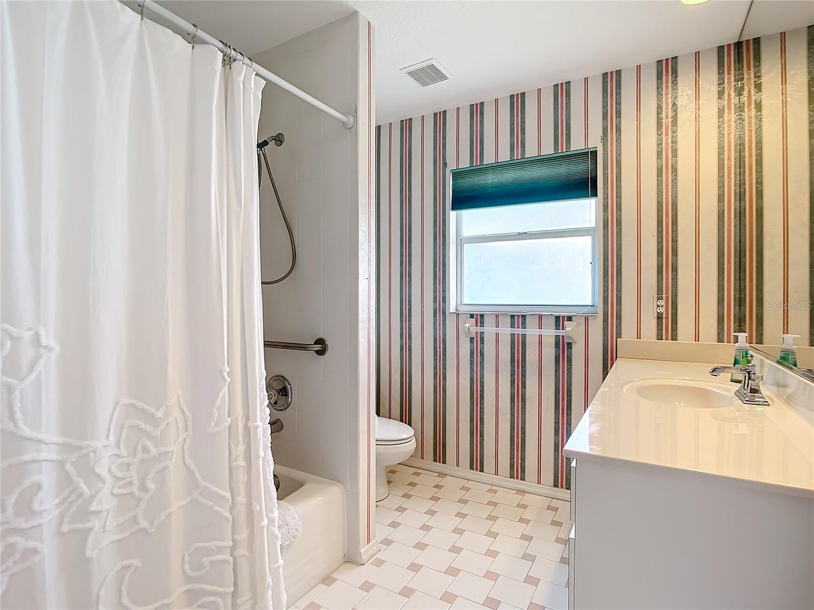 490 LAKE OF THE WOODS DR, VENICE, FL, 34293