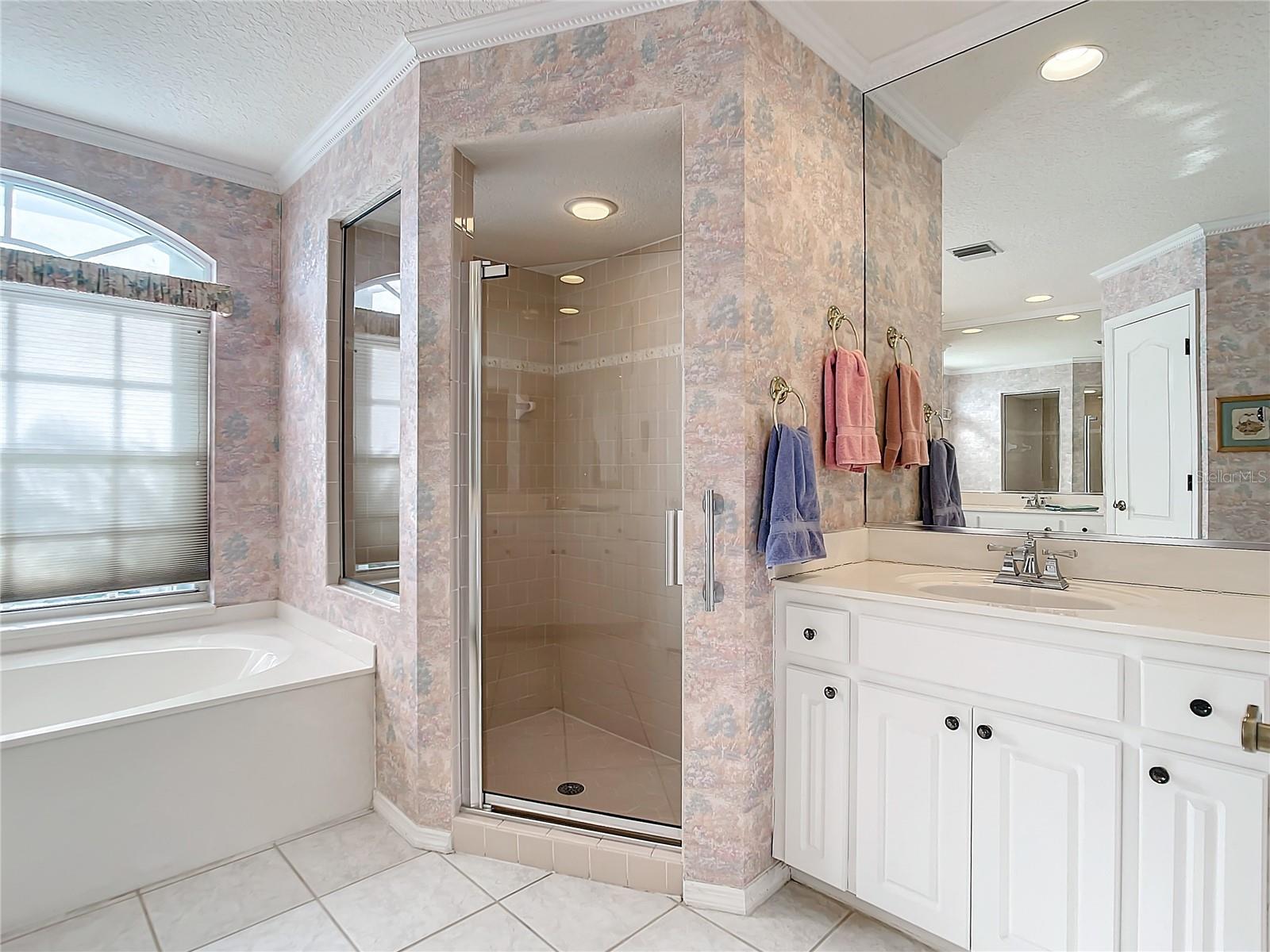 490 LAKE OF THE WOODS DR, VENICE, FL, 34293