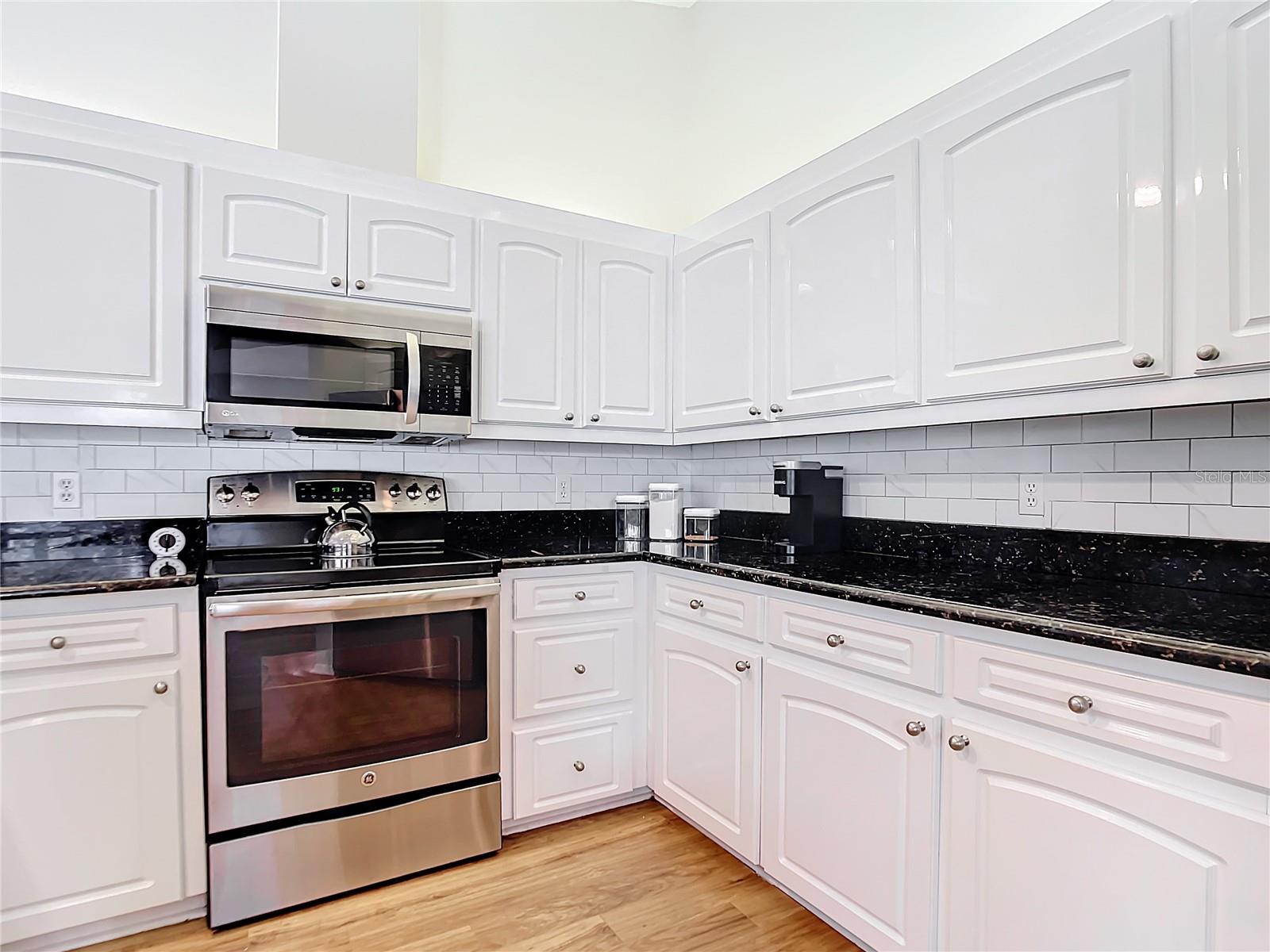 490 LAKE OF THE WOODS DR, VENICE, FL, 34293