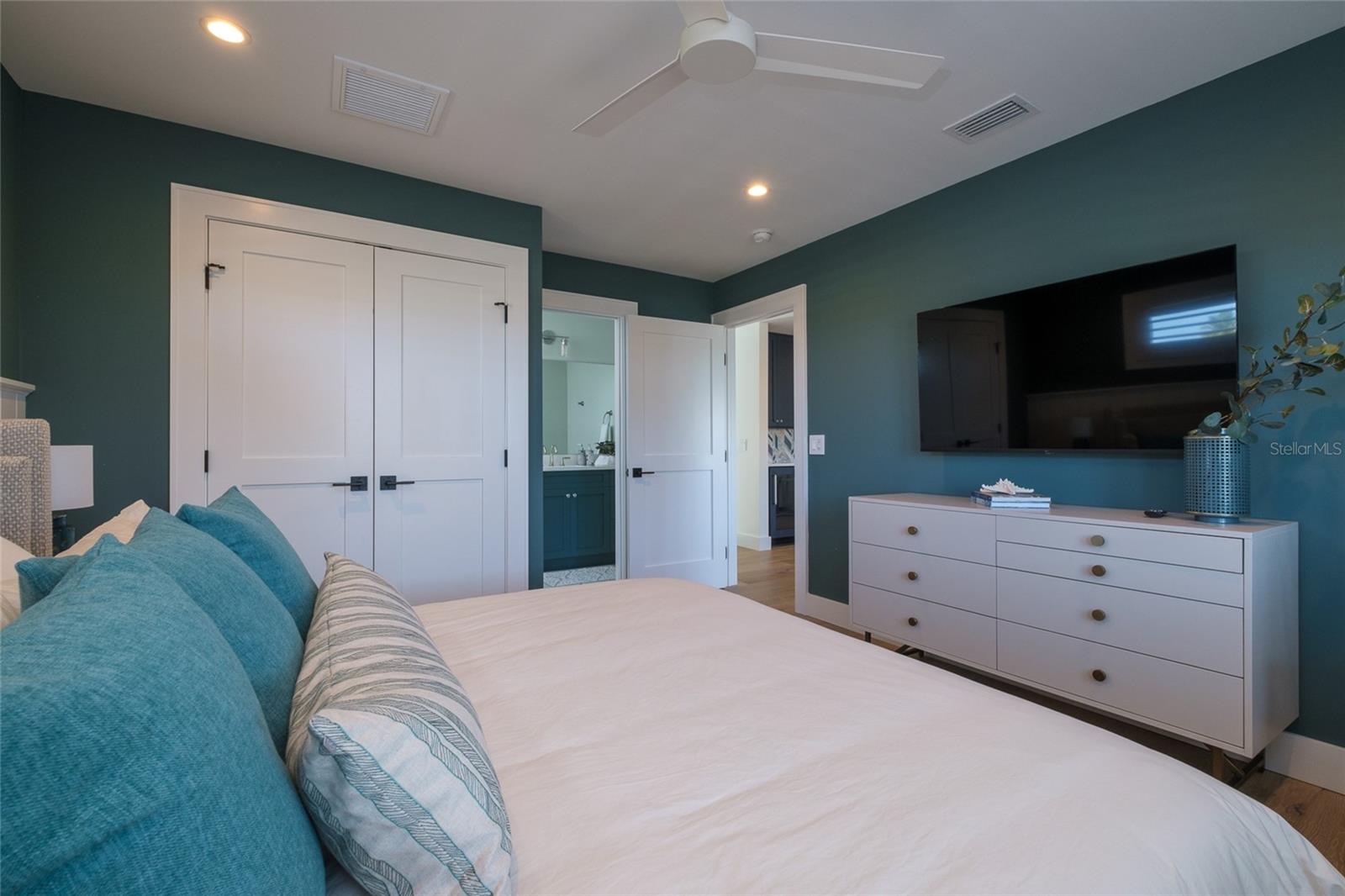 3702 5TH AVE, HOLMES BEACH, FL, 34217