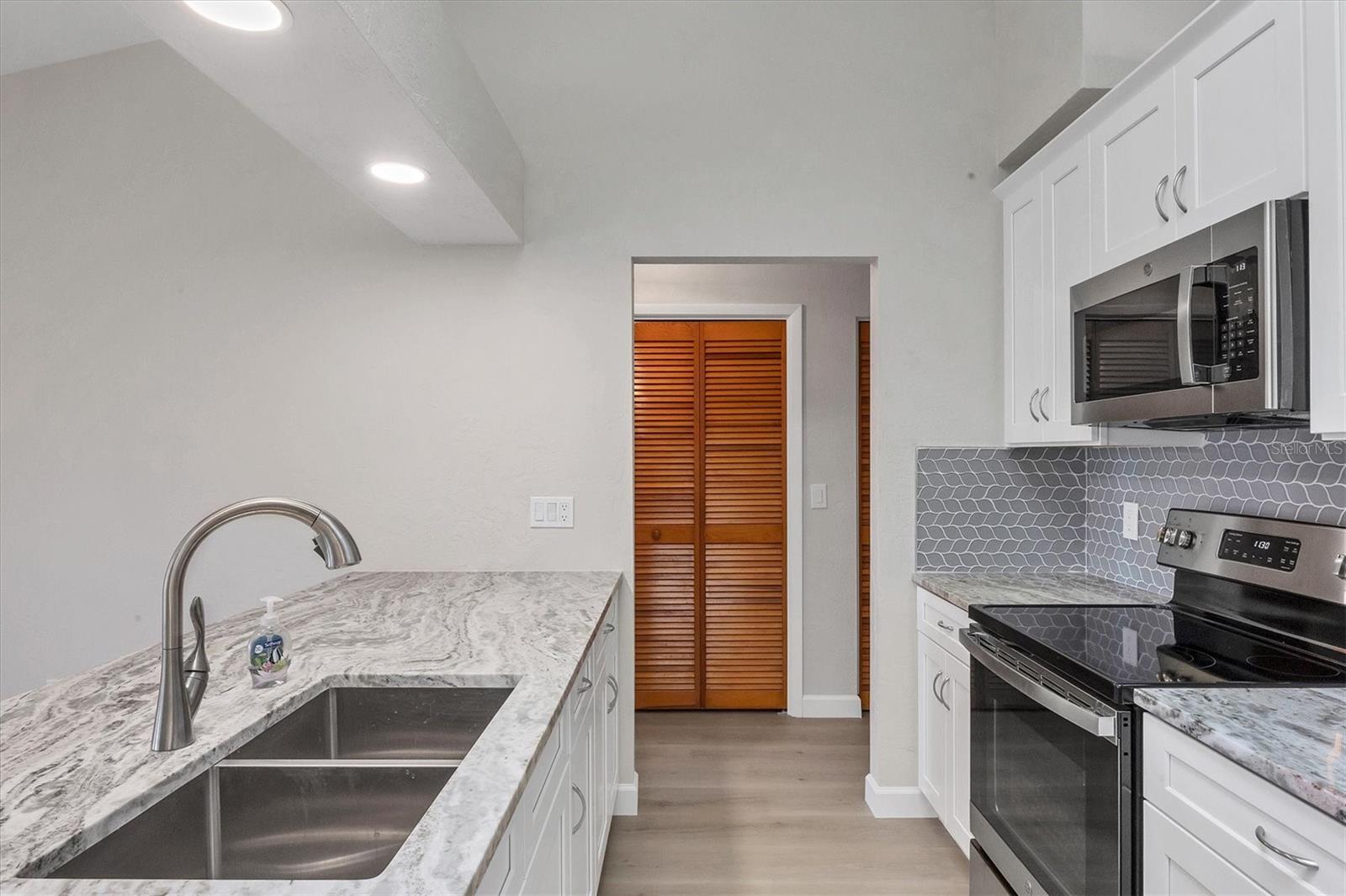 189 BUNKER RD, ROTONDA WEST, FL, 33947