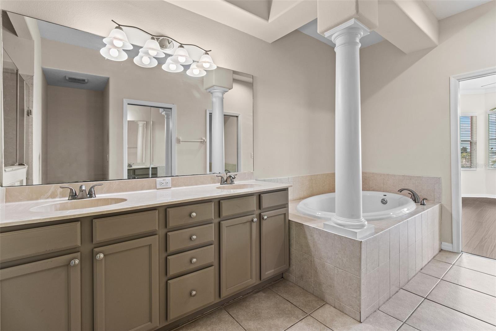 4336 SPINNAKER COVE LN, TAMPA, FL, 33615