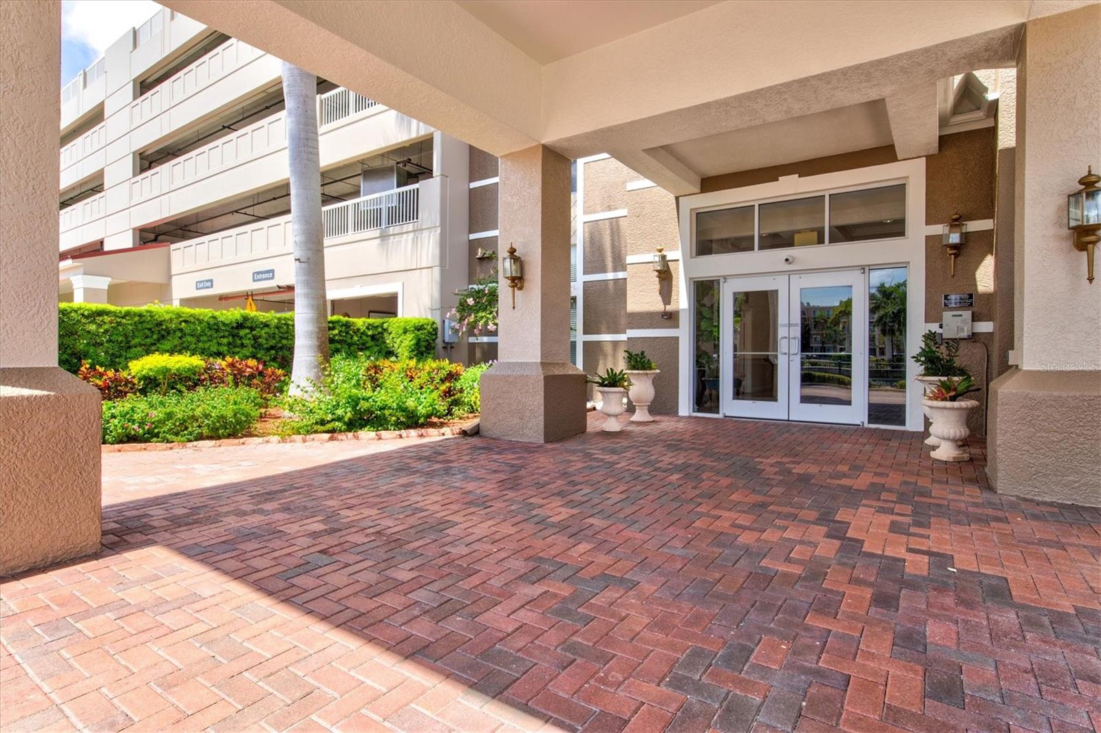 808 3RD AVE W #514, BRADENTON, FL, 34205