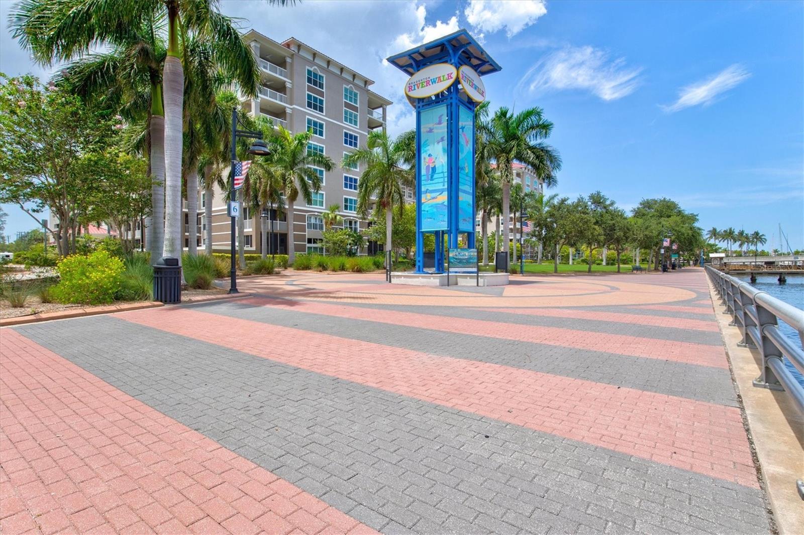 808 3RD AVE W #514, BRADENTON, FL, 34205
