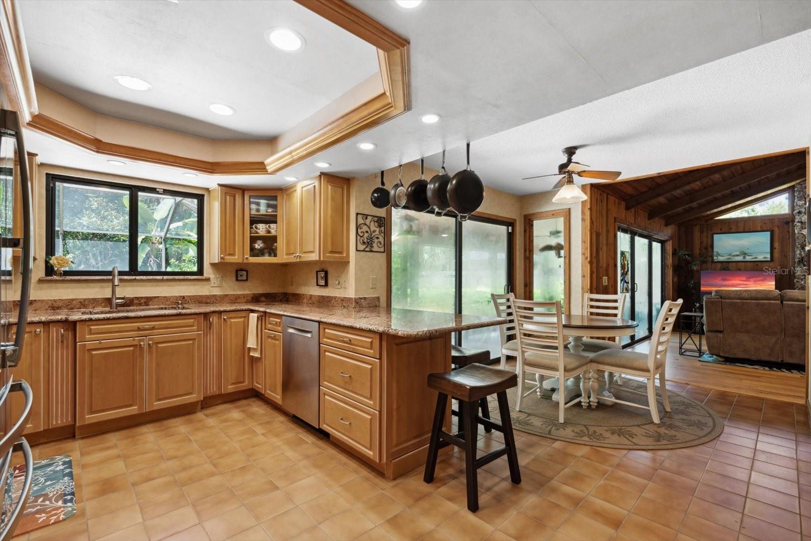 204 RIVER BLUFF DR, ORMOND BEACH, FL, 32174