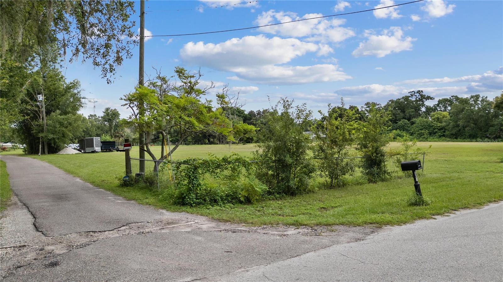 205 DENNISON RD, LUTZ, FL, 33548