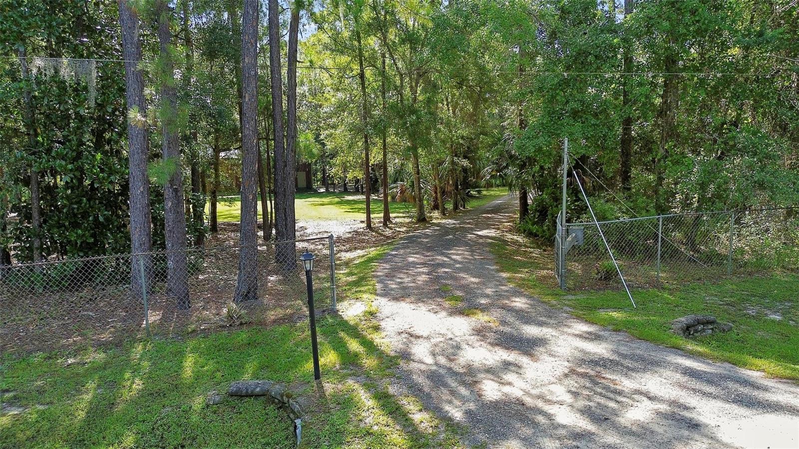 1205 SUTTON TRL, GENEVA, FL, 32732