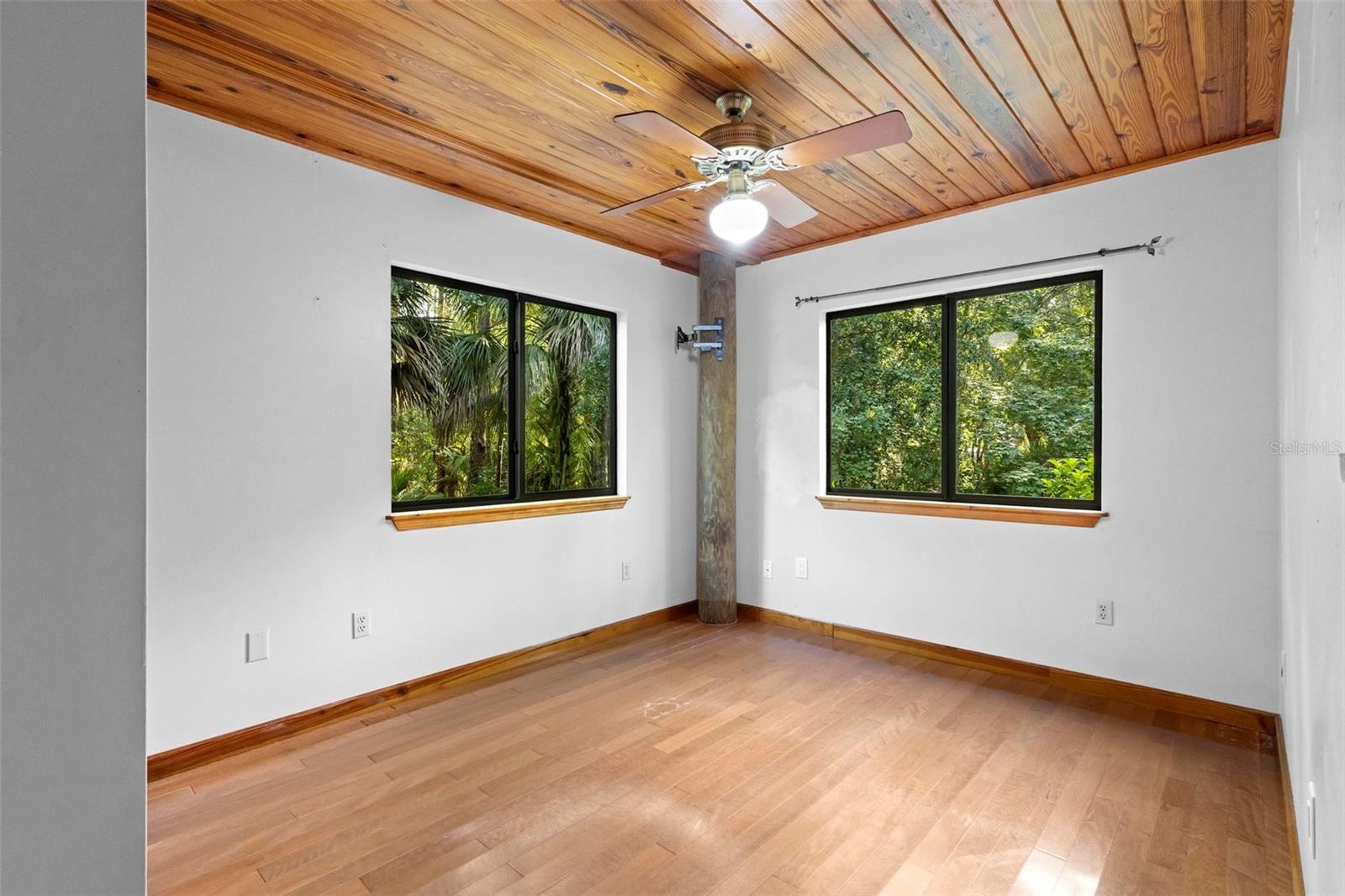 1205 SUTTON TRL, GENEVA, FL, 32732