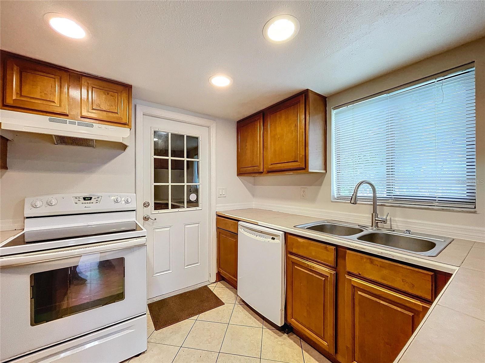 1426 PERSIMMON WAY, LAKELAND, FL, 33811